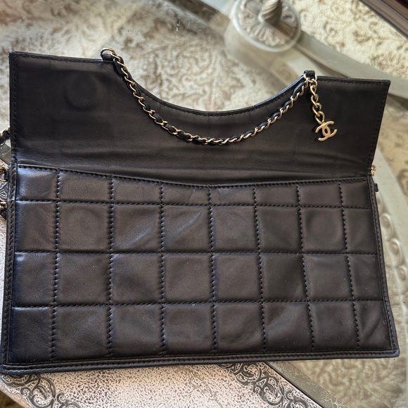 CHANEL Black Quilted Clutch with Chain Detail. Shoulder Bag. - Picture 8 of 12